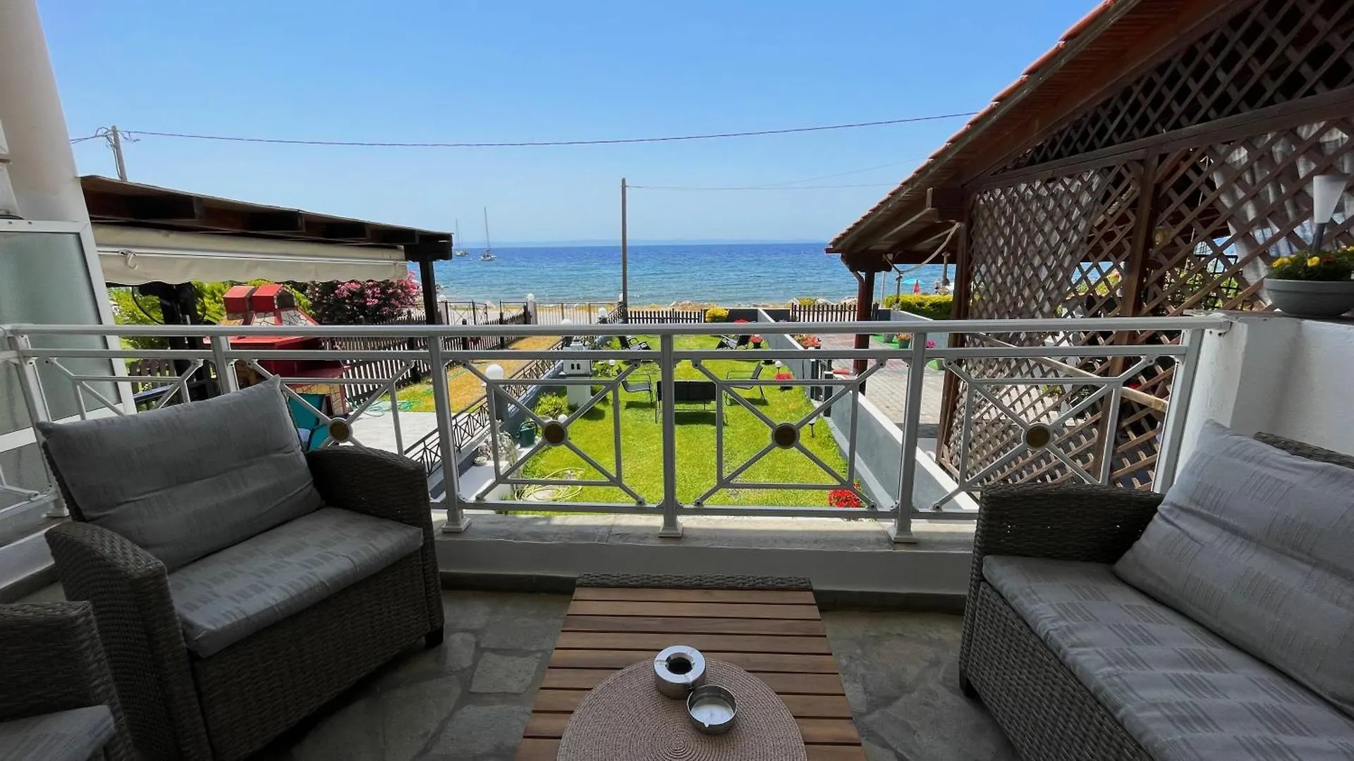 By The Sea Luxury Apartment Nikiti